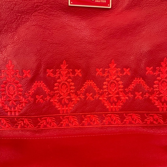 A large red leather beautifully embroidered bag - Picture 4 of 16
